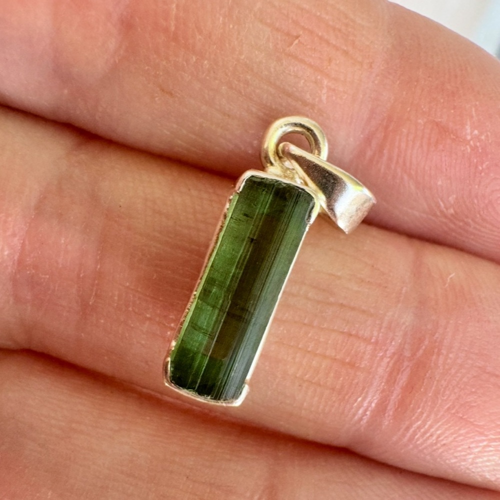 4.8 carats genuine green tourmaline pendant custom made